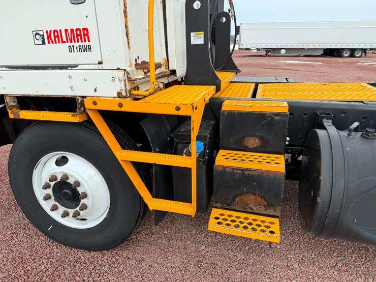 2013-kalmar-ottawa-4x2-image-23