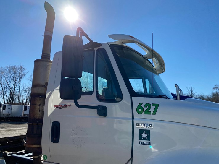 2011-international-prostar-image-17