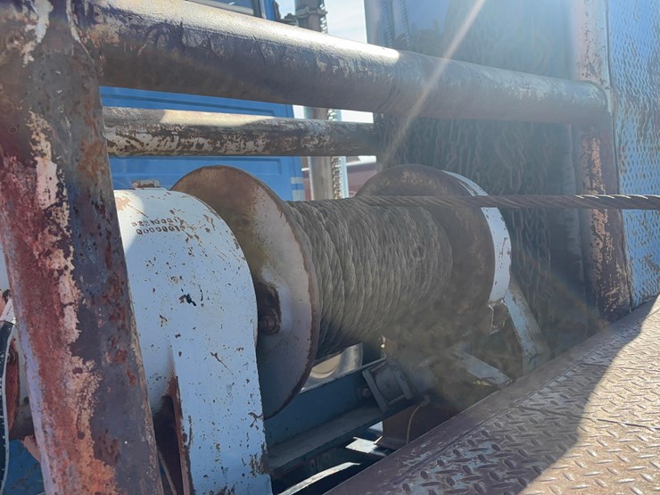 2000-freightliner-fl70-image-8