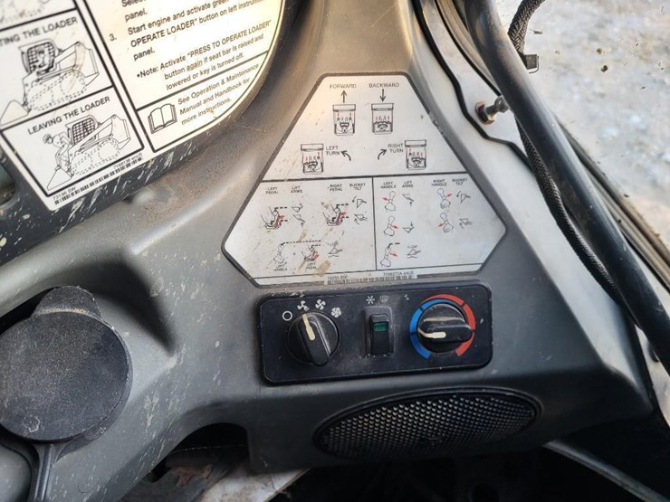 2017-bobcat-t630-image-38