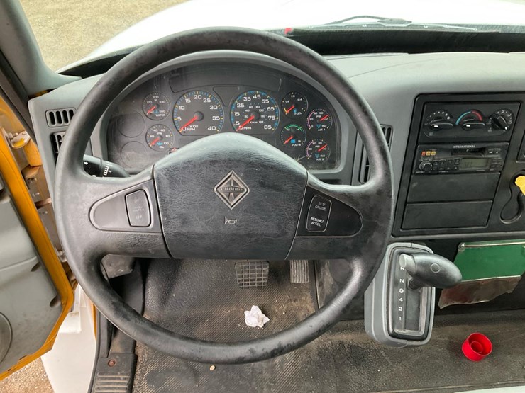 2005-international-durastar-4300-image-101