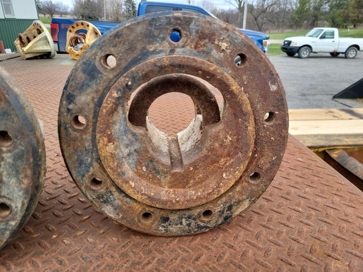 allis-chalmers-8-bolt-hubs-image-2