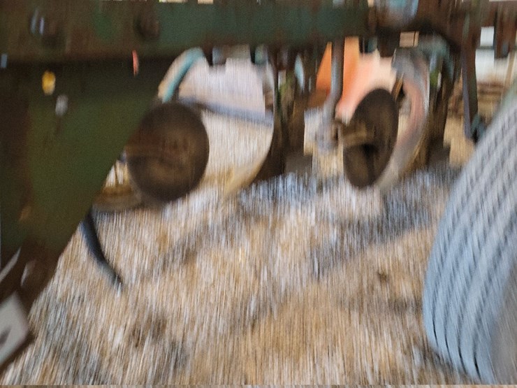 john-deere-3-bottom-pull-type-moldboard-plow-w/coulters-image-13