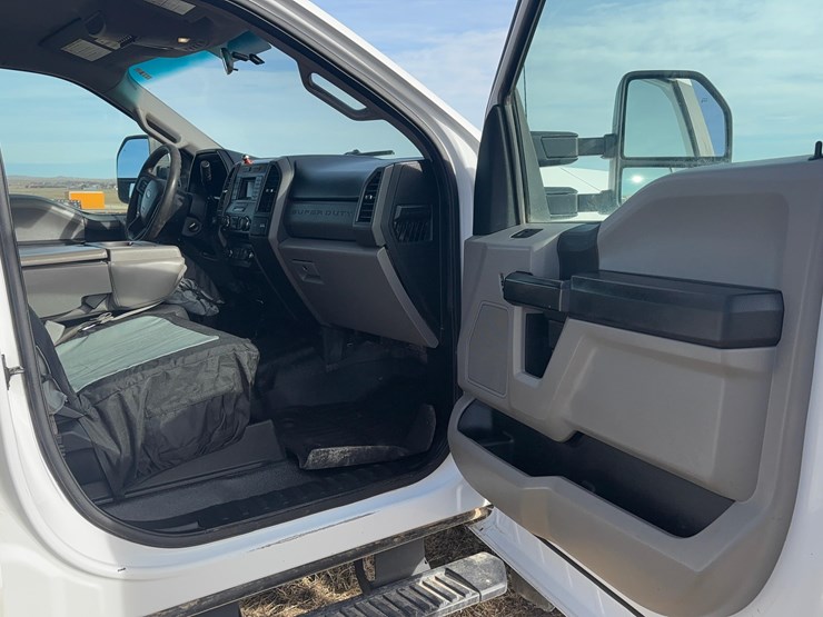 2017-ford-f550-image-8