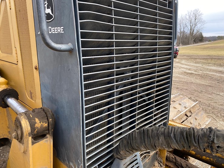 2005-deere-700h-image-15