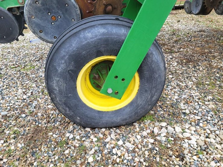 2010-john-deere-1770nt-image-44