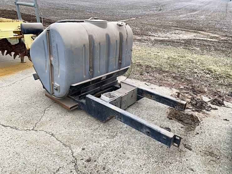 ag-chem-240-gallon-front-mount-tank-with-lights-was-mounted-on-case-ih-9230-image-4