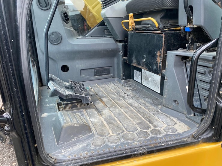 2019-caterpillar-307.5-image-30