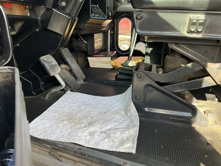 1998-peterbilt-357-image-69