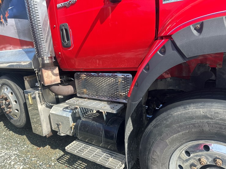 2012-international-7600-image-16