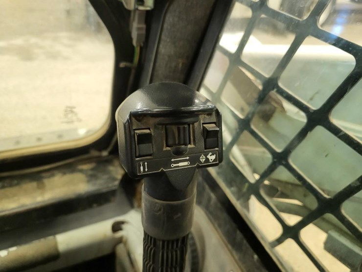 2012-bobcat-t190-image-38