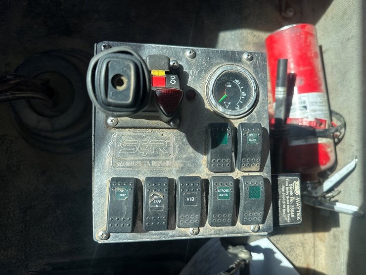 2012-international-7600-image-33