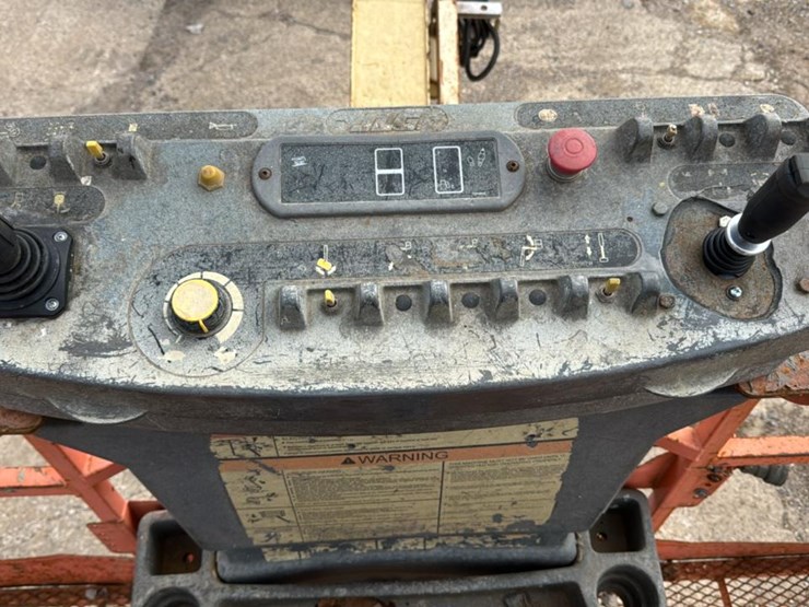 2005-jlg-400s-image-15