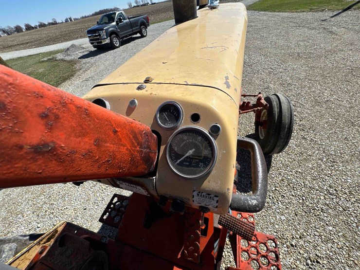 case-1030-comfort-king-tractor,-diesel,-wide-front,-18.4-34-tires,-5-front-weights,-2-remotes,-3pt.,-image-34