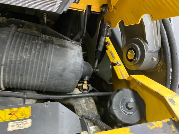 new-holland-l220-image-32