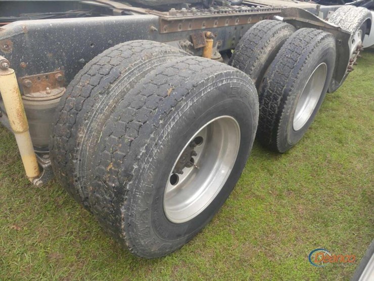 2013-caterpillar-ct660l-image-9