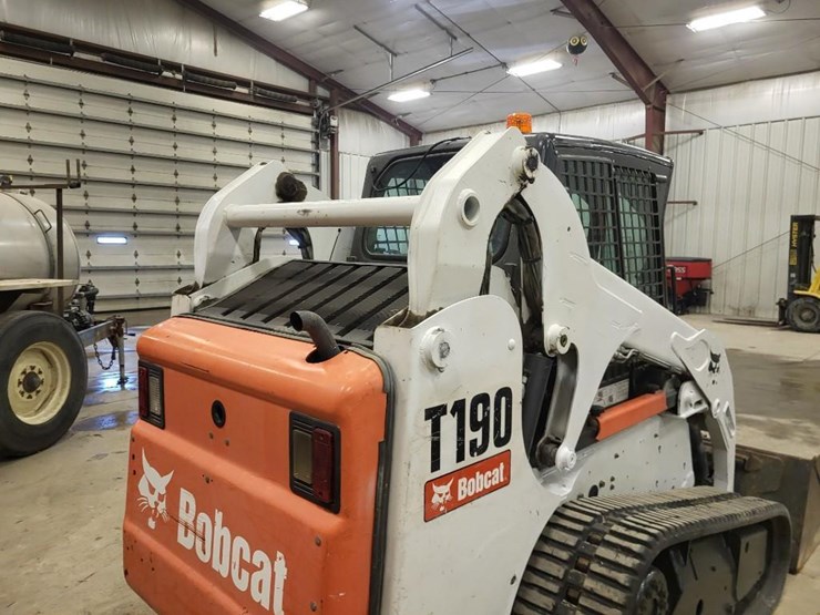 2012-bobcat-t190-image-24