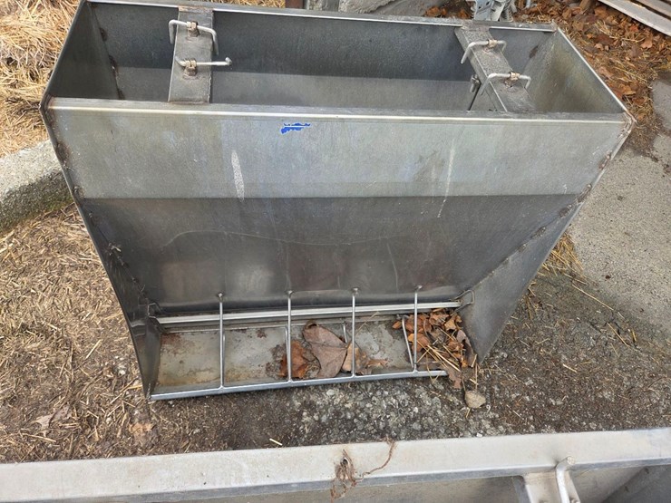 (3)-30"-stainless-double-sided-pig-feeders-image-8
