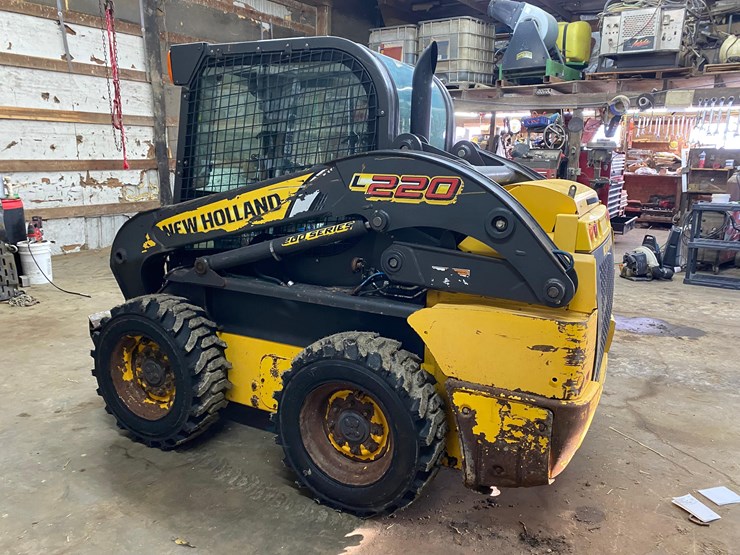 new-holland-l220-image-4