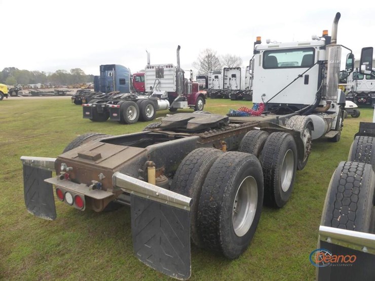 2013-caterpillar-ct660l-image-2