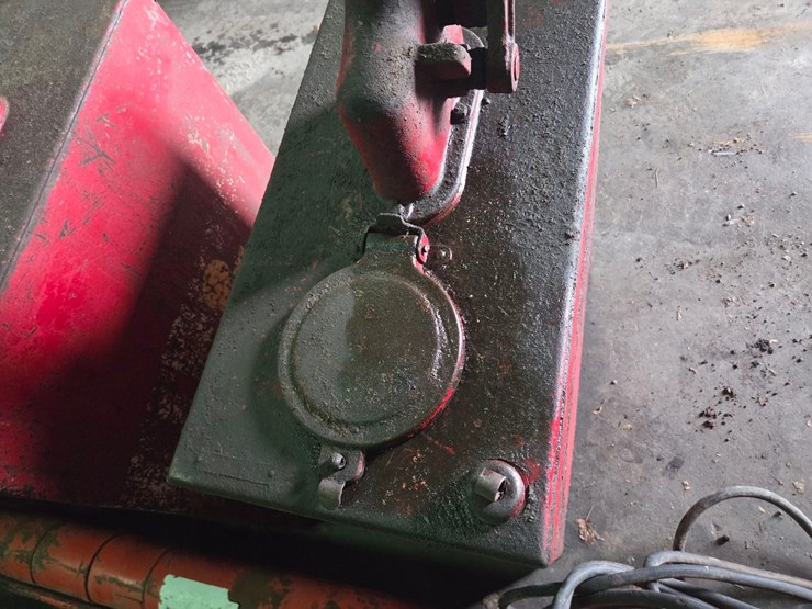 (3)-oil-barrels-w/-hand-pumps-image-10