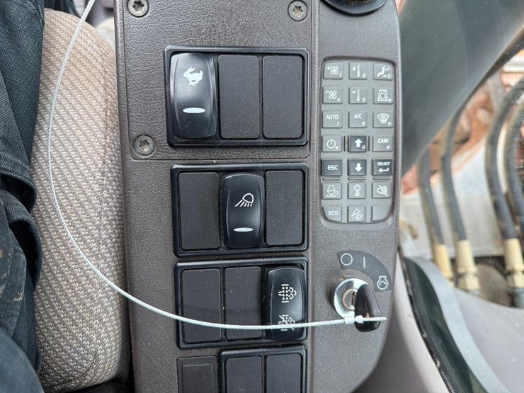 volvo-ec220dl-image-60