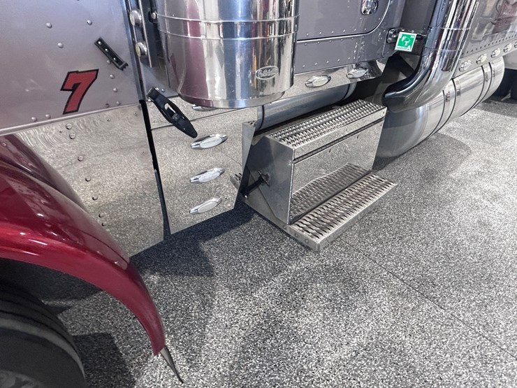 peterbilt-379-image-11