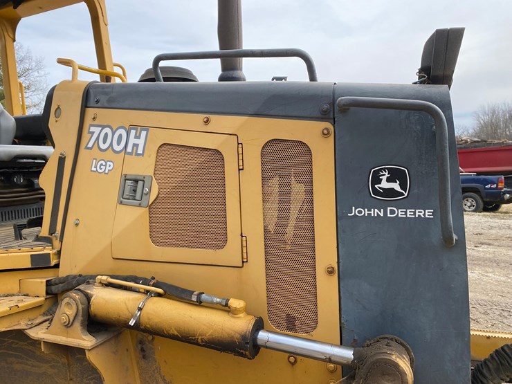 2005-deere-700h-image-18
