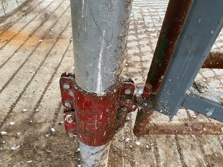 3-head-locker-on-hinges-image-11