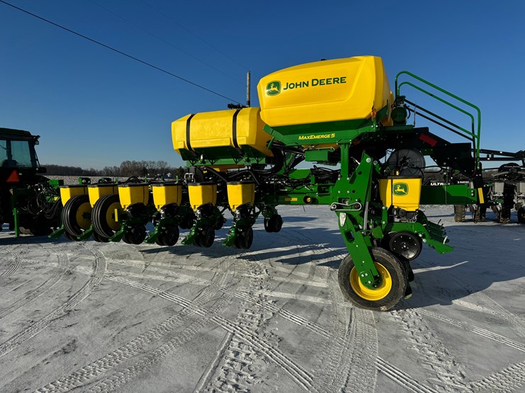 2024-john-deere-1775nt-image-3