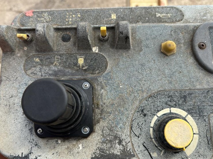 2005-jlg-400s-image-18