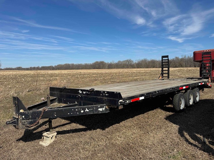 tri-axle-flat-deck-trailer,-ramps,-ball-hitch,-20'-x-8'-image-1