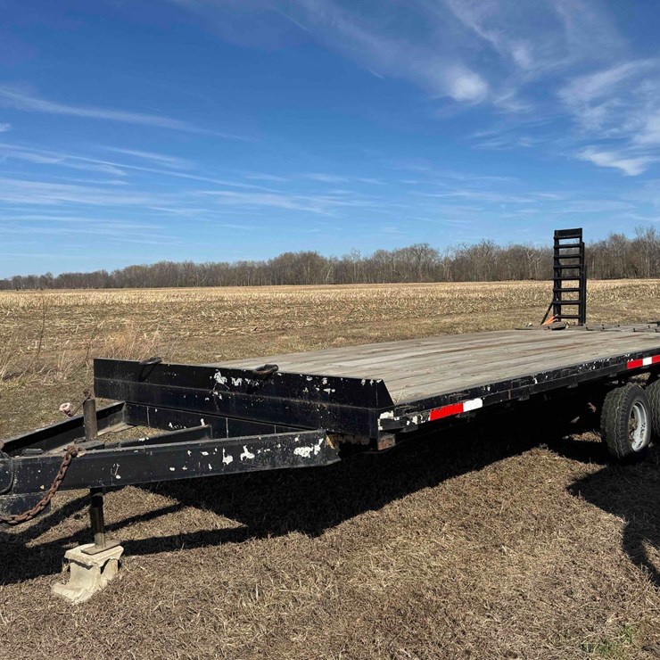 TRI-AXLE Flat Deck Trailer, ramps, ball hitch, 20' x 8'