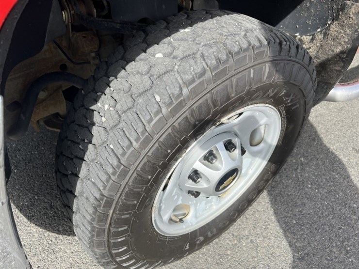 2011-chevrolet-silverado-2500-image-16