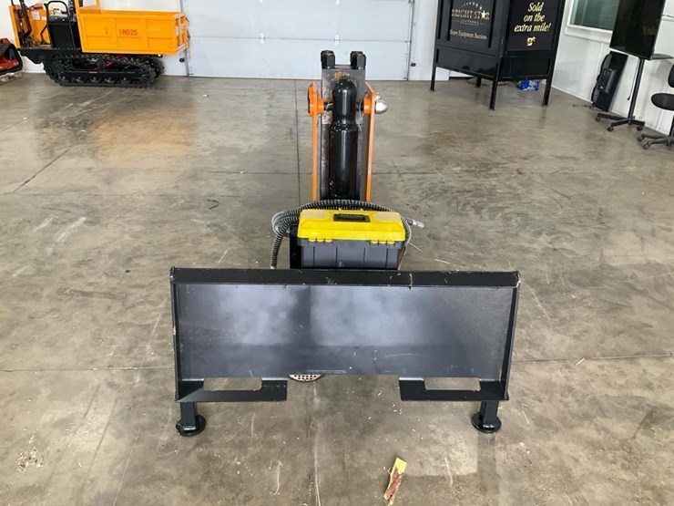 #1195-•-wolverine-skid-steer-post-driver-image-3