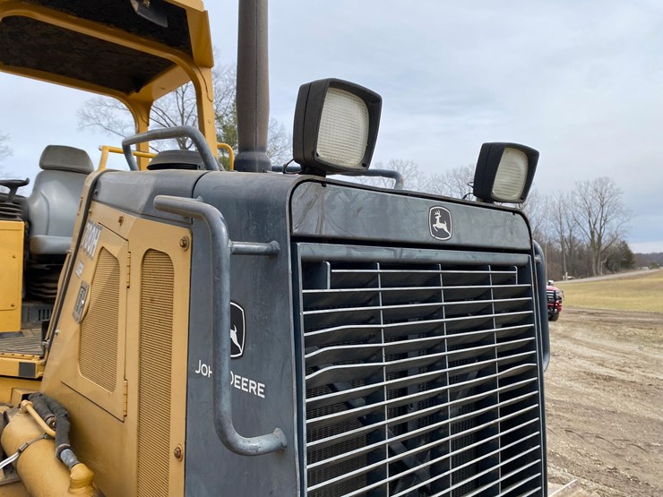 2005-deere-700h-image-16