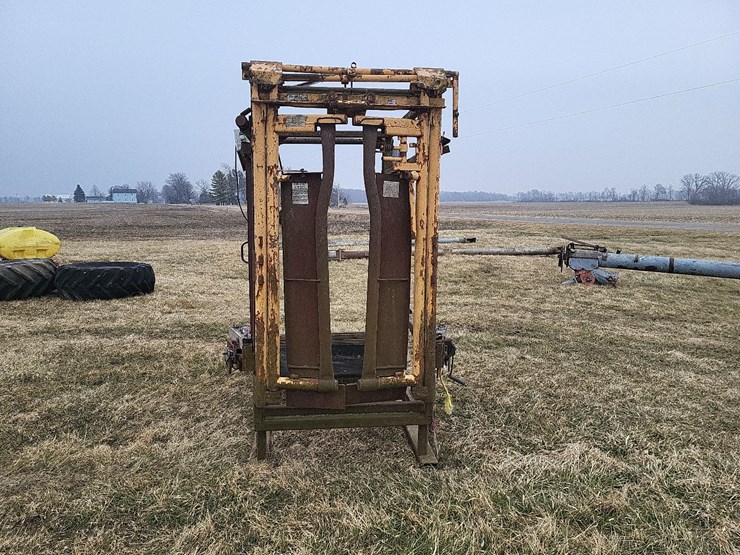 for-most-a-25-automatic-cattle-head-catch-w/cage-image-6