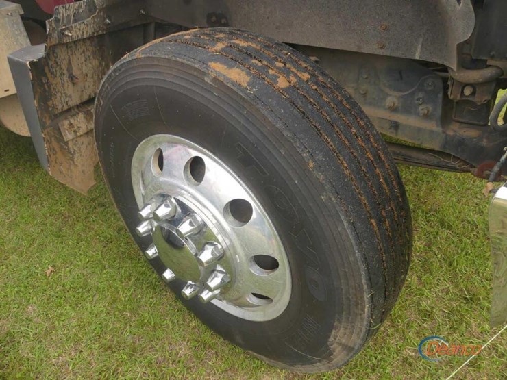 2017-caterpillar-ct660l-image-11