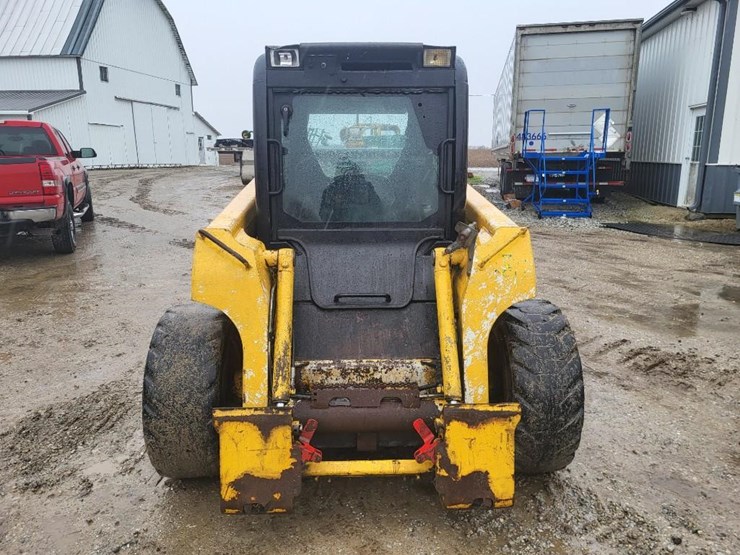 john-deere-320-image-8