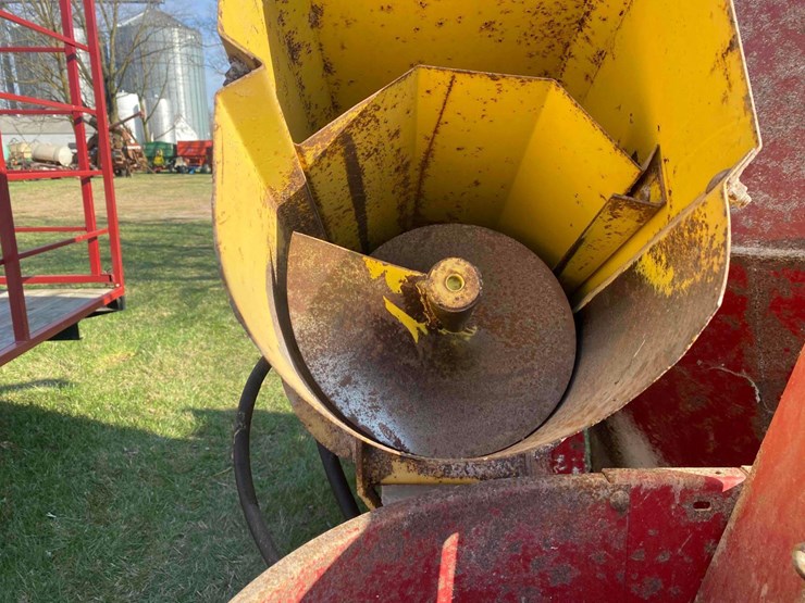 new-holland-357-image-33