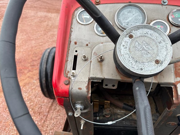 massey-ferguson-165-image-36