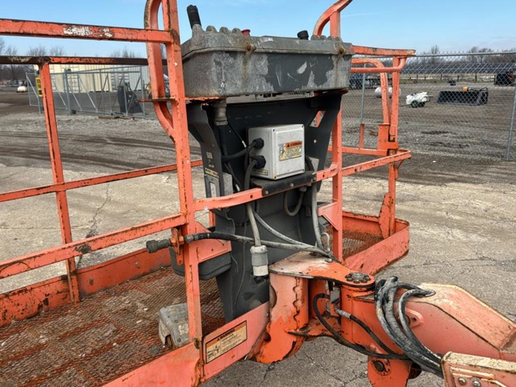 2005-jlg-400s-image-11