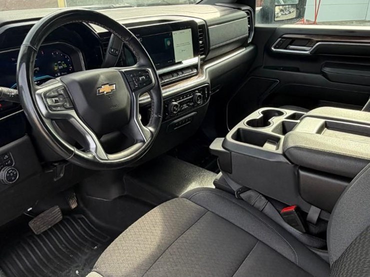 2024-chevrolet-silverado-3500-image-13