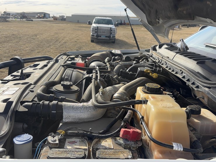 2017-ford-f550-image-16