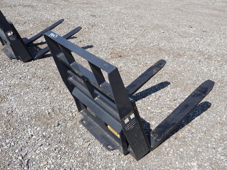 #1147-•-new-mini-skid-steer-wolverine-pallet-fork-attachment-image-4