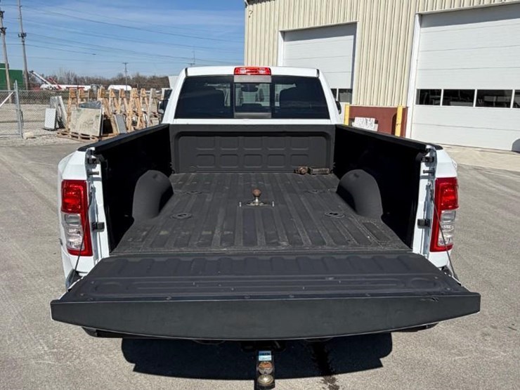 2022-dodge-3500-image-8