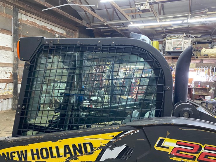 new-holland-l220-image-47