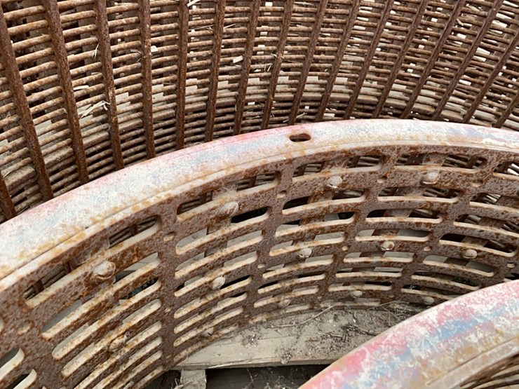 case-ih-2388-combine-concaves-image-9