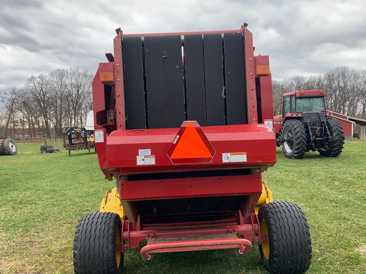 new-holland-br7060-image-2