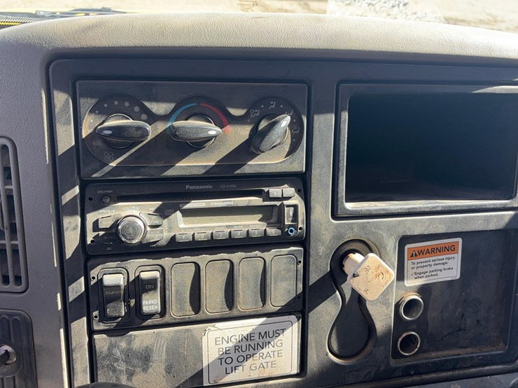 2012-international-box-truck-image-12